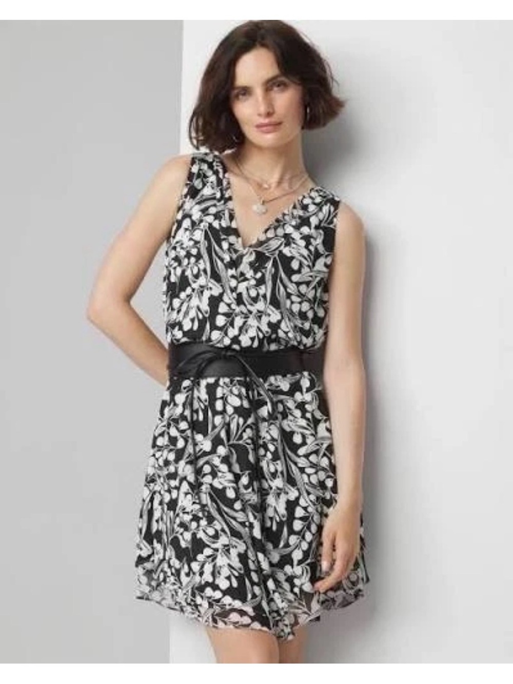 NWT $150 WHITE HOUSE BLACK MARKET WHBM V-neck mini dress sz 2